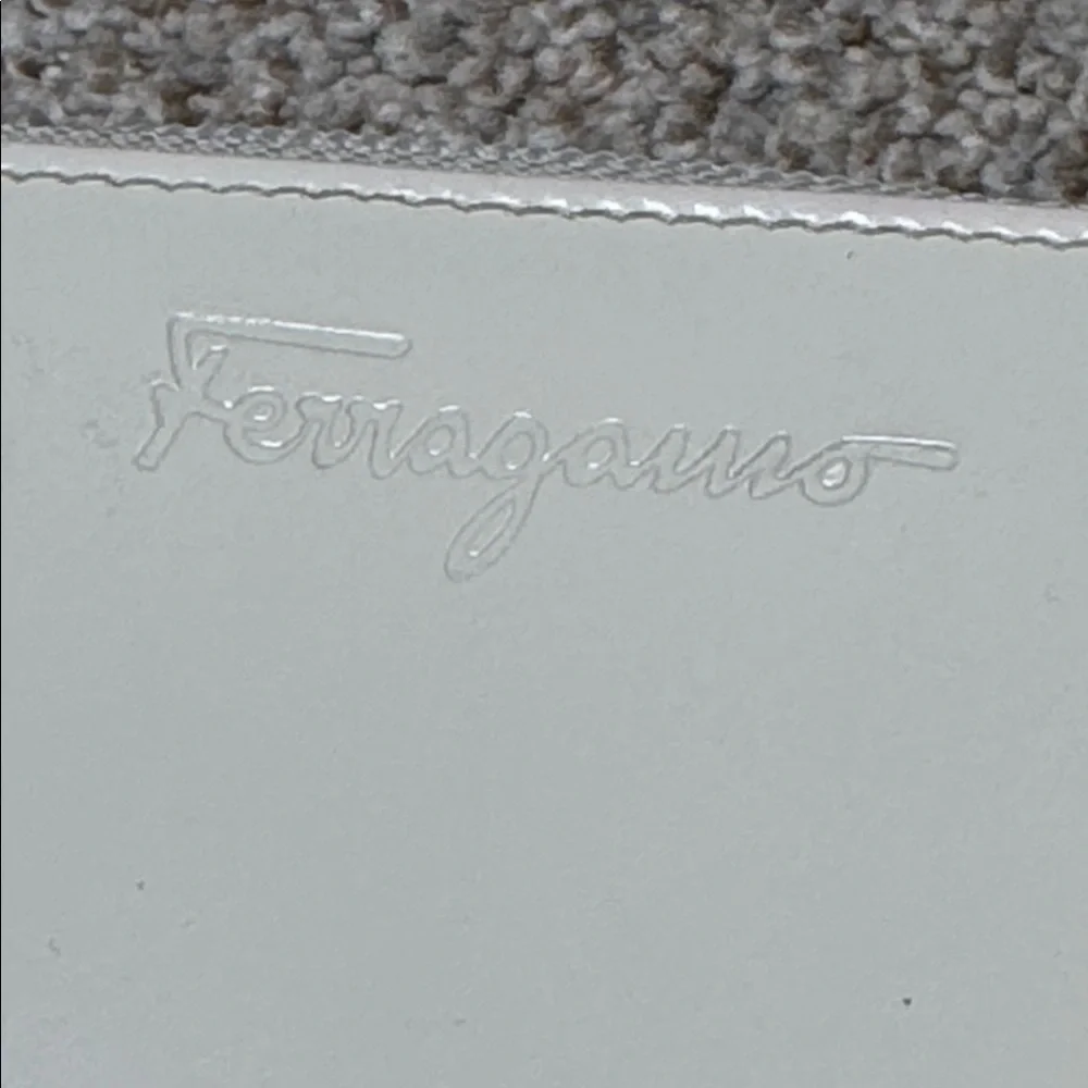 Salvatore Ferragamo Gancini White Calfskin Leather Zip Wallet Authentic